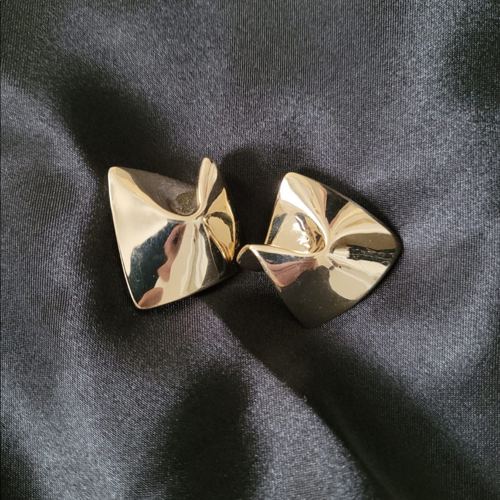 & OTHER STORIES SQUARE CLIP ON EARRINGS IN GOLD